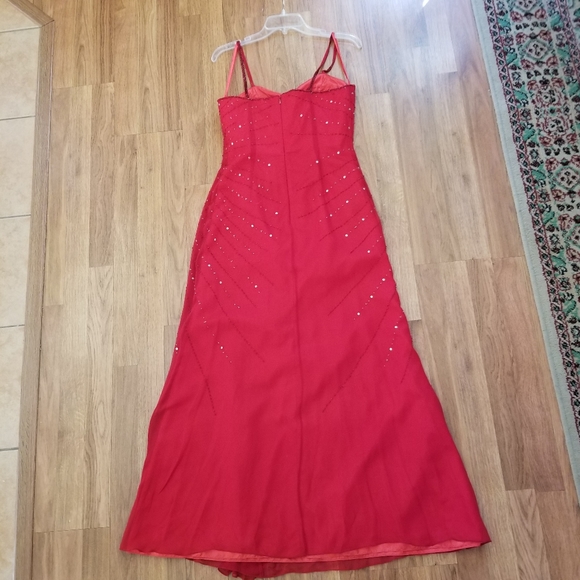 Elegant Red Silk Evening Dress with Sequins and Beads, Size 8 - Picture 2 of 11